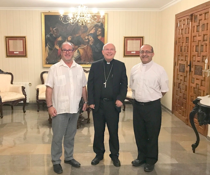 Presidente Mensajeros de la Paz Jordania con el Obispo de Jaén