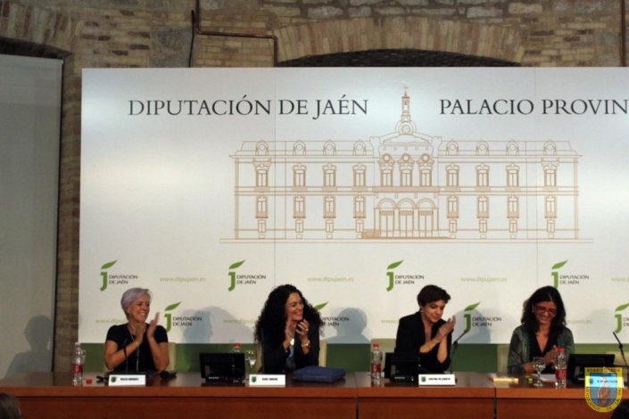 Mesa redonda: mujer e igualdad. X aniversario Residencia Altos de Jontoya
