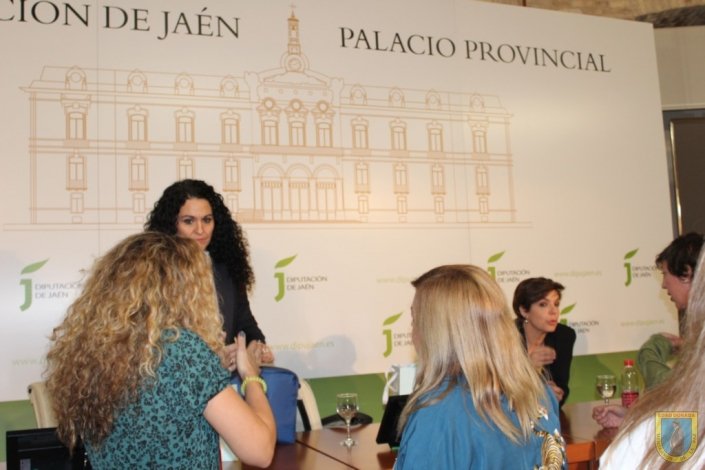 Mesa redonda: mujer e igualdad. X aniversario Residencia Altos de Jontoya