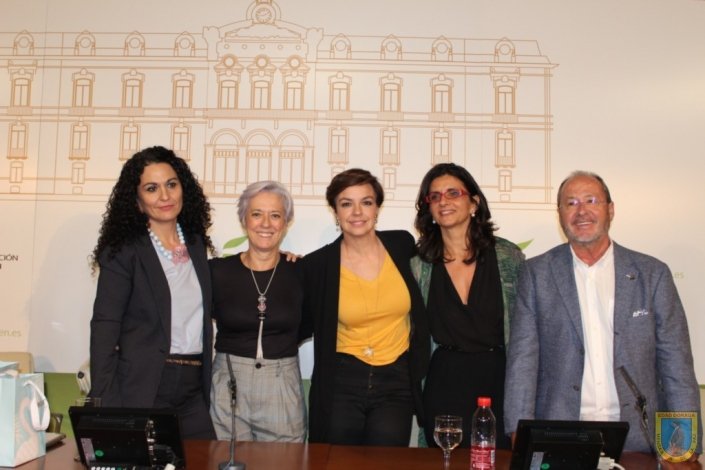 Mesa redonda: mujer e igualdad. X aniversario Residencia Altos de Jontoya
