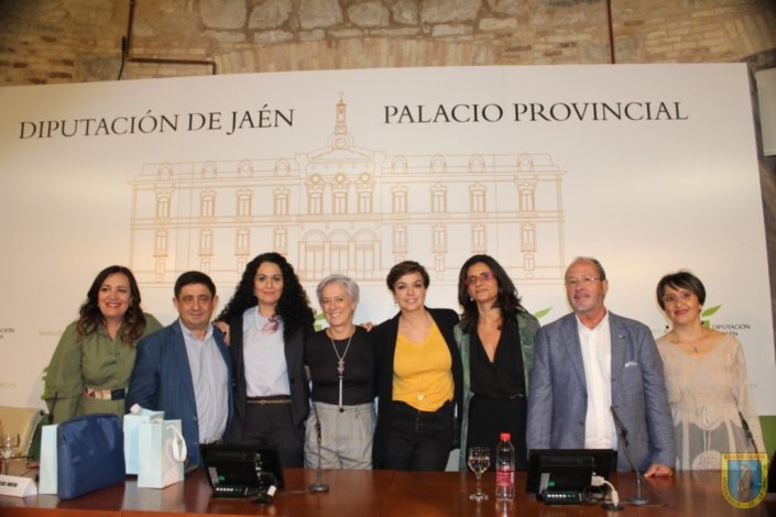 Mesa redonda: mujer e igualdad. X aniversario Residencia Altos de Jontoya