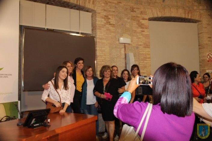 Mesa redonda: mujer e igualdad. X aniversario Residencia Altos de Jontoya