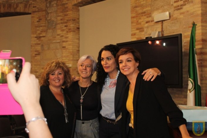 Mesa redonda: mujer e igualdad. X aniversario Residencia Altos de Jontoya
