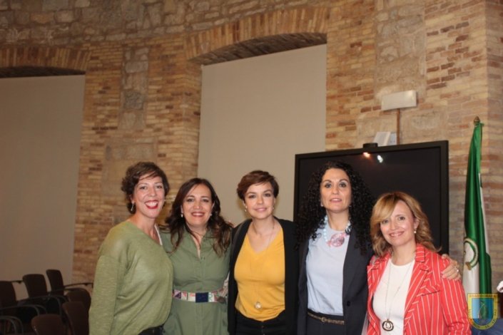 Mesa redonda: mujer e igualdad. X aniversario Residencia Altos de Jontoya