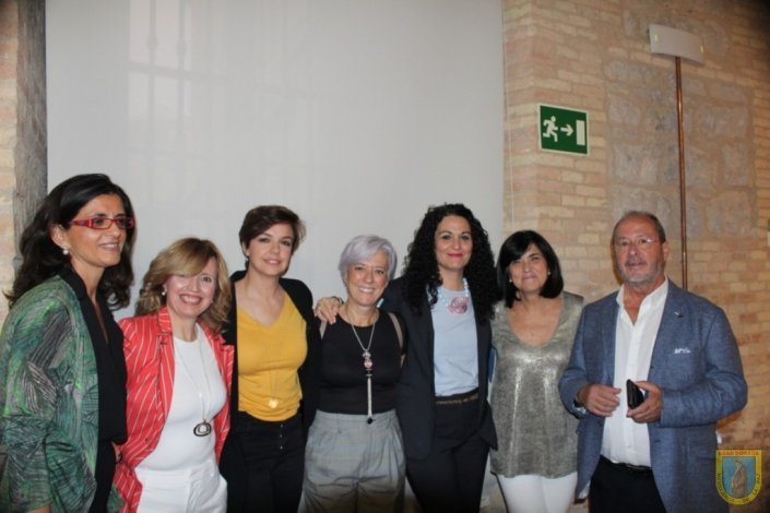 Mesa redonda: mujer e igualdad. X aniversario Residencia Altos de Jontoya