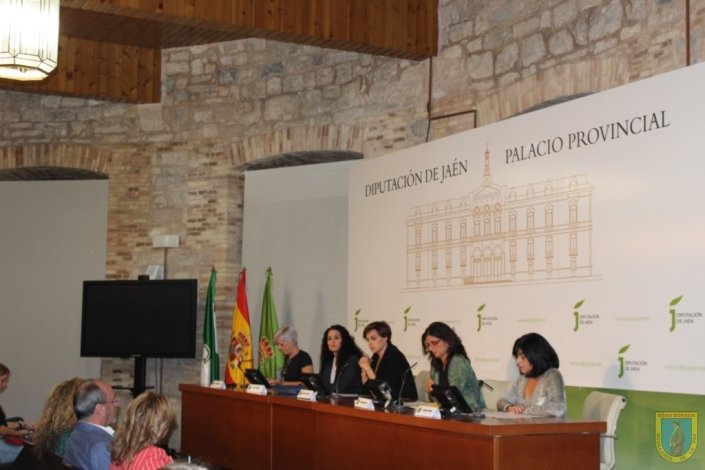 Mesa redonda: mujer e igualdad. X aniversario Residencia Altos de Jontoya