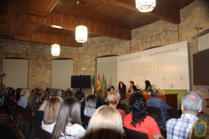 Mesa redonda: mujer e igualdad. X aniversario Residencia Altos de Jontoya