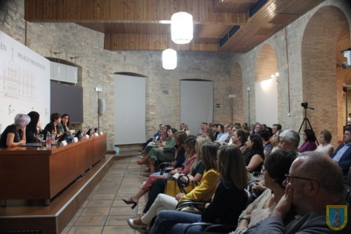 Mesa redonda: mujer e igualdad. X aniversario Residencia Altos de Jontoya