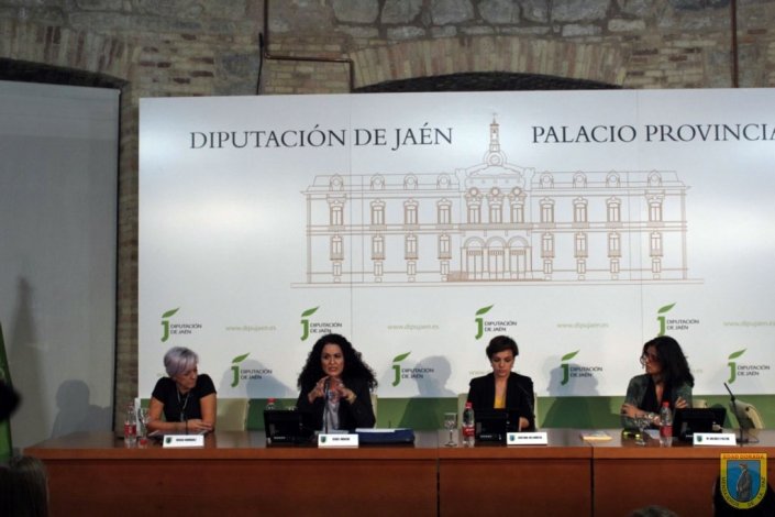 Mesa redonda: mujer e igualdad. X aniversario Residencia Altos de Jontoya