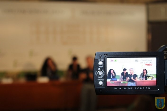 Mesa redonda: mujer e igualdad. X aniversario Residencia Altos de Jontoya