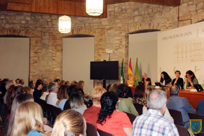Mesa redonda: mujer e igualdad. X aniversario Residencia Altos de Jontoya